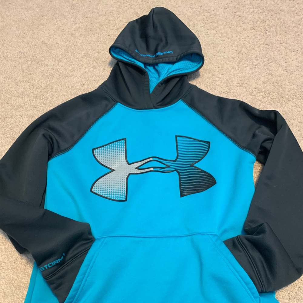 UA Boys M hoodie
